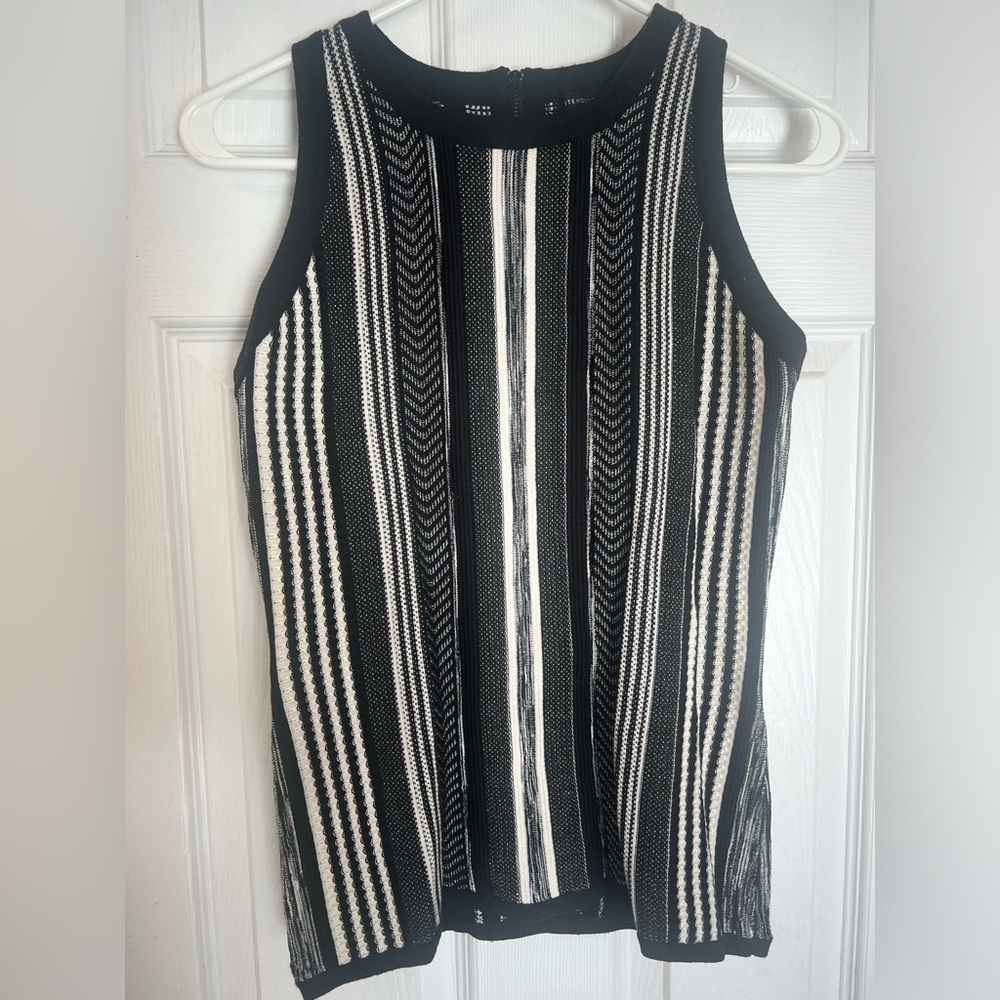 Woman’s White House Black Market Sleeveless Black & White Blouse Size Small